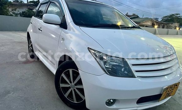Buy Used Toyota IST White Car in Dar es Salaam in Dar es Salaam