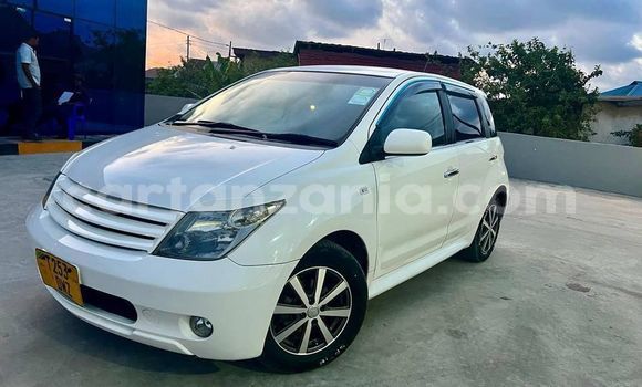 Buy Used Toyota IST White Car in Dar es Salaam in Dar es Salaam Buy Used Toyota IST White Car in Dar es Salaam in Dar es Salaam