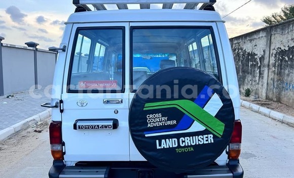 Buy Used Toyota Land Cruiser White Car in Dar es Salaam in Dar es Salaam Buy Used Toyota Land Cruiser White Car in Dar es Salaam in Dar es Salaam
