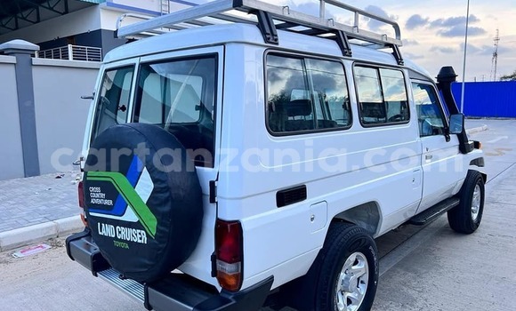 Buy Used Toyota Land Cruiser White Car in Dar es Salaam in Dar es Salaam Buy Used Toyota Land Cruiser White Car in Dar es Salaam in Dar es Salaam