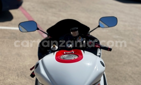 Buy Used Yamaha R1 White Bike in Dar es Salaam in Dar es Salaam Buy Used Yamaha R1 White Bike in Dar es Salaam in Dar es Salaam