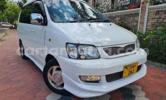 Buy Used Toyota Noah White Car in Dar es Salaam in Dar es Salaam
