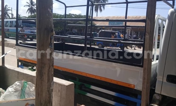 Buy Used Mitsubishi Fuso Fighter White Truck in Dar es Salaam in Dar es Salaam Buy Used Mitsubishi Fuso Fighter White Truck in Dar es Salaam in Dar es Salaam