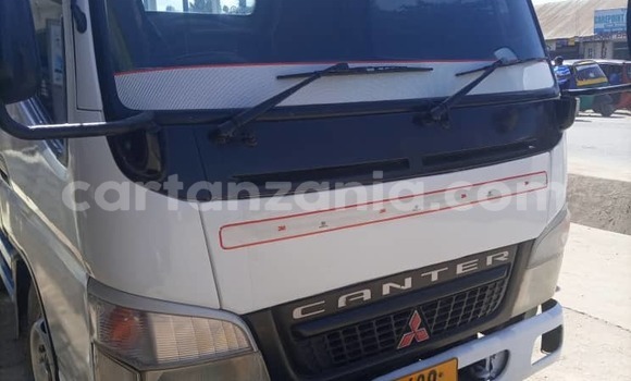 Buy Used Mitsubishi Fuso Fighter White Truck in Dar es Salaam in Dar es Salaam Buy Used Mitsubishi Fuso Fighter White Truck in Dar es Salaam in Dar es Salaam