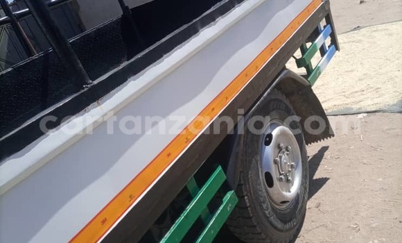 Buy Used Mitsubishi Fuso Fighter White Truck in Dar es Salaam in Dar es Salaam Buy Used Mitsubishi Fuso Fighter White Truck in Dar es Salaam in Dar es Salaam