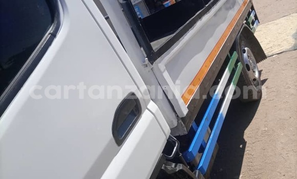 Buy Used Mitsubishi Fuso Fighter White Truck in Dar es Salaam in Dar es Salaam Buy Used Mitsubishi Fuso Fighter White Truck in Dar es Salaam in Dar es Salaam