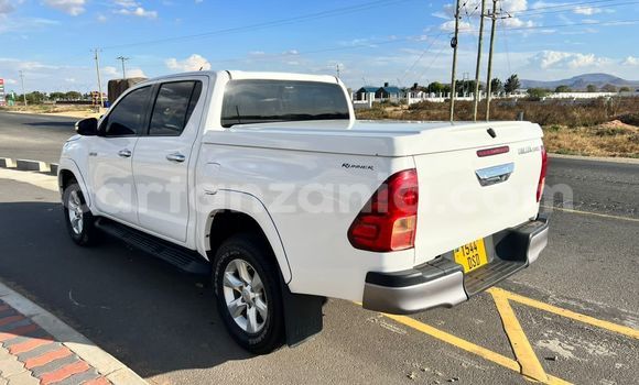 Nunua Ilio tumika Toyota Hilux Nyeupe Gari ndani ya Dar es Salaam nchini Dar es Salaam Nunua Ilio tumika Toyota Hilux Nyeupe Gari ndani ya Dar es Salaam nchini Dar es Salaam