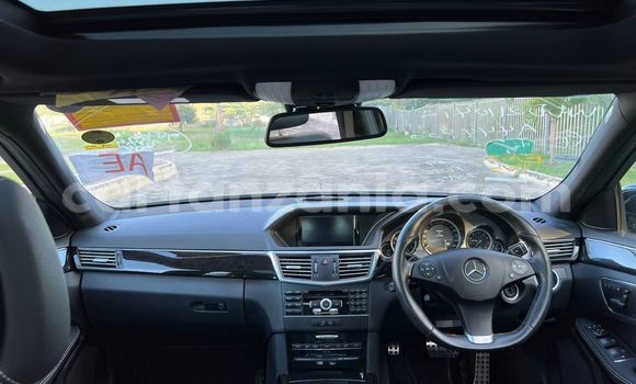 Nunua Imported Mercedes‒Benz E–Class Nyeusi Gari ndani ya Dar es Salaam nchini Dar es Salaam Nunua Imported Mercedes‒Benz E–Class Nyeusi Gari ndani ya Dar es Salaam nchini Dar es Salaam
