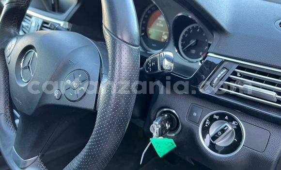 Nunua Imported Mercedes‒Benz E–Class Nyeusi Gari ndani ya Dar es Salaam nchini Dar es Salaam Nunua Imported Mercedes‒Benz E–Class Nyeusi Gari ndani ya Dar es Salaam nchini Dar es Salaam