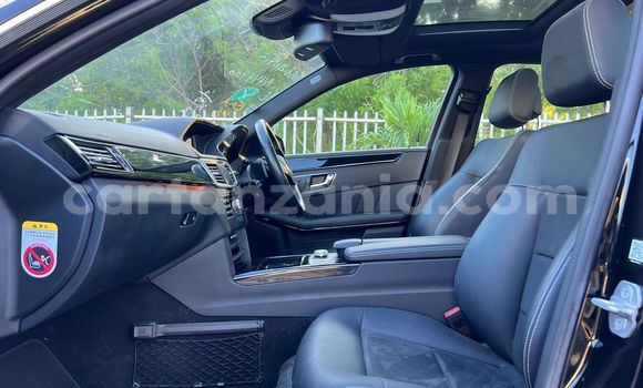 Nunua Imported Mercedes‒Benz E–Class Nyeusi Gari ndani ya Dar es Salaam nchini Dar es Salaam Nunua Imported Mercedes‒Benz E–Class Nyeusi Gari ndani ya Dar es Salaam nchini Dar es Salaam