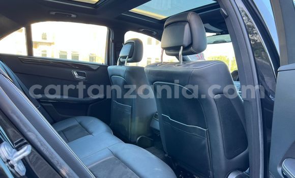 Nunua Imported Mercedes‒Benz E–Class Nyeusi Gari ndani ya Dar es Salaam nchini Dar es Salaam Nunua Imported Mercedes‒Benz E–Class Nyeusi Gari ndani ya Dar es Salaam nchini Dar es Salaam
