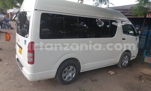Buy Used Toyota Hiace White Car in Dar es Salaam in Dar es Salaam Buy Used Toyota Hiace White Car in Dar es Salaam in Dar es Salaam