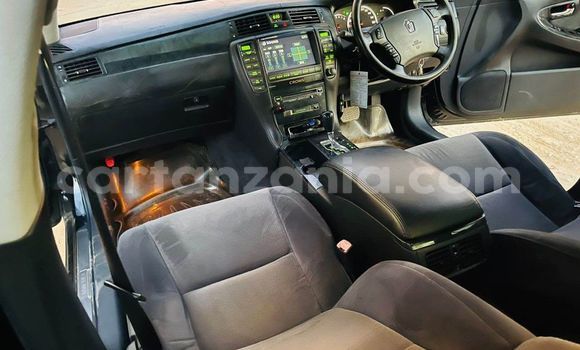 Nunua Ilio tumika Toyota Crown Nyeusi Gari ndani ya Dar es Salaam nchini Dar es Salaam Nunua Ilio tumika Toyota Crown Nyeusi Gari ndani ya Dar es Salaam nchini Dar es Salaam