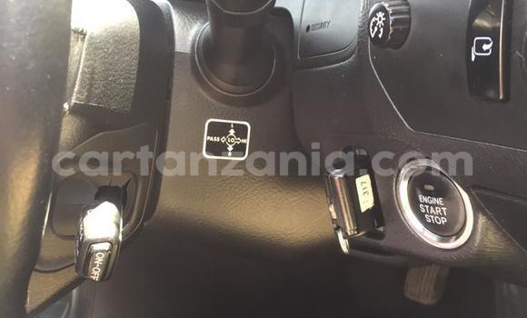 Nunua Imported Toyota Crown Nyeupe Gari ndani ya Dar es Salaam nchini Dar es Salaam Nunua Imported Toyota Crown Nyeupe Gari ndani ya Dar es Salaam nchini Dar es Salaam