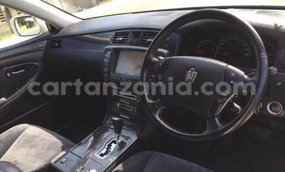 Nunua Imported Toyota Crown Nyeupe Gari ndani ya Dar es Salaam nchini Dar es Salaam Nunua Imported Toyota Crown Nyeupe Gari ndani ya Dar es Salaam nchini Dar es Salaam