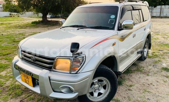 Nunua Ilio tumika Toyota Land Cruiser Prado Nyeupe Gari ndani ya Dar es Salaam nchini Dar es Salaam Nunua Ilio tumika Toyota Land Cruiser Prado Nyeupe Gari ndani ya Dar es Salaam nchini Dar es Salaam