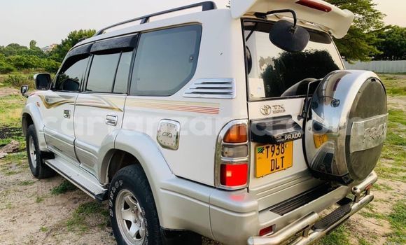 Nunua Ilio tumika Toyota Land Cruiser Prado Nyeupe Gari ndani ya Dar es Salaam nchini Dar es Salaam Nunua Ilio tumika Toyota Land Cruiser Prado Nyeupe Gari ndani ya Dar es Salaam nchini Dar es Salaam