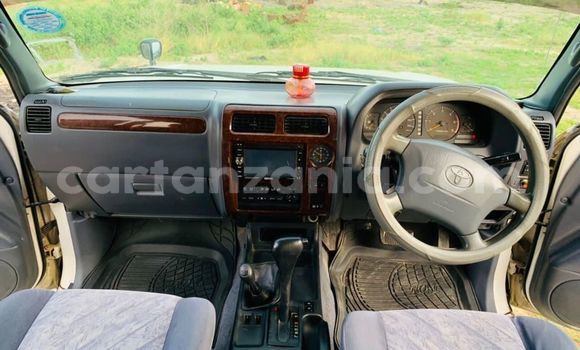 Nunua Ilio tumika Toyota Land Cruiser Prado Nyeupe Gari ndani ya Dar es Salaam nchini Dar es Salaam Nunua Ilio tumika Toyota Land Cruiser Prado Nyeupe Gari ndani ya Dar es Salaam nchini Dar es Salaam
