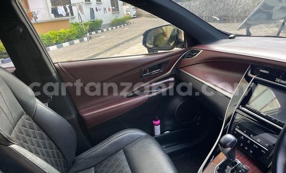 Nunua Ilio tumika Toyota Harrier Nyeusi Gari ndani ya Dar es Salaam nchini Dar es Salaam Nunua Ilio tumika Toyota Harrier Nyeusi Gari ndani ya Dar es Salaam nchini Dar es Salaam