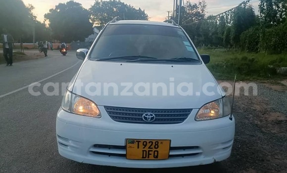Nunua Ilio tumika Toyota Spacio Nyeupe Gari ndani ya Dar es Salaam nchini Dar es Salaam