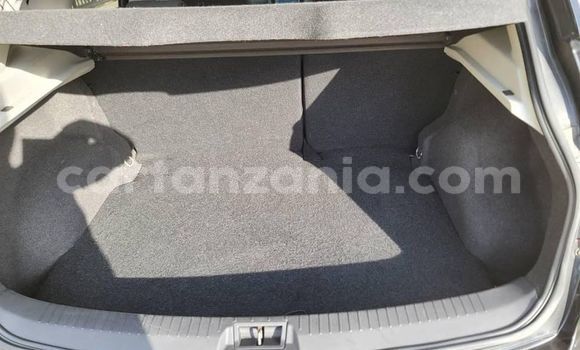 Nunua Ilio tumika Nissan Dualis Nyeusi Gari ndani ya Dar es Salaam nchini Dar es Salaam Nunua Ilio tumika Nissan Dualis Nyeusi Gari ndani ya Dar es Salaam nchini Dar es Salaam