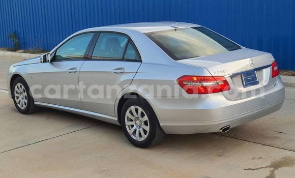 Nunua Ilio tumika Mercedes‒Benz E–Class Fedha Gari ndani ya Dar es Salaam nchini Dar es Salaam Nunua Ilio tumika Mercedes‒Benz E–Class Fedha Gari ndani ya Dar es Salaam nchini Dar es Salaam