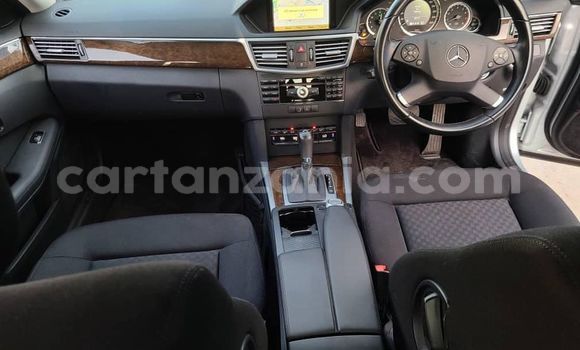 Nunua Ilio tumika Mercedes‒Benz E–Class Fedha Gari ndani ya Dar es Salaam nchini Dar es Salaam Nunua Ilio tumika Mercedes‒Benz E–Class Fedha Gari ndani ya Dar es Salaam nchini Dar es Salaam
