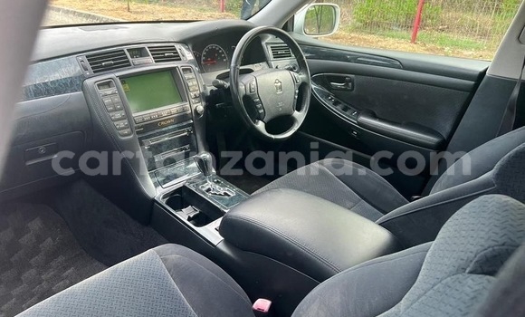 Nunua Imported Toyota Crown Fedha Gari ndani ya Dar es Salaam nchini Dar es Salaam Nunua Imported Toyota Crown Fedha Gari ndani ya Dar es Salaam nchini Dar es Salaam