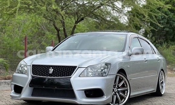 Nunua Imported Toyota Crown Fedha Gari ndani ya Dar es Salaam nchini Dar es Salaam Nunua Imported Toyota Crown Fedha Gari ndani ya Dar es Salaam nchini Dar es Salaam