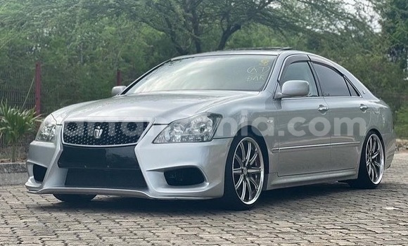 Nunua Imported Toyota Crown Fedha Gari ndani ya Dar es Salaam nchini Dar es Salaam Nunua Imported Toyota Crown Fedha Gari ndani ya Dar es Salaam nchini Dar es Salaam