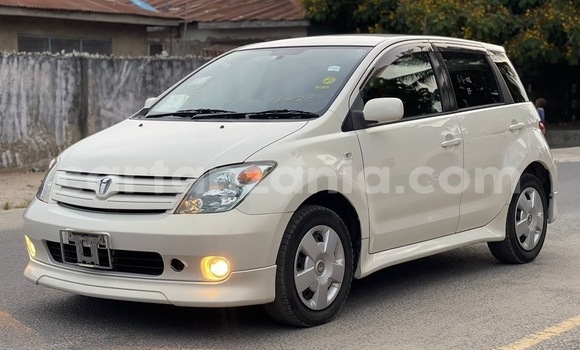 Buy Import Toyota IST White Car in Dar es Salaam in Dar es Salaam Buy Import Toyota IST White Car in Dar es Salaam in Dar es Salaam