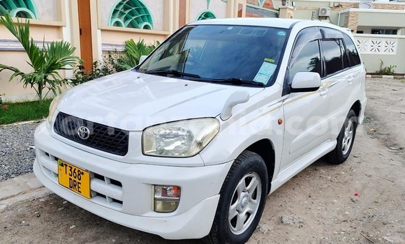 Nunua Ilio tumika Toyota RAV4 Nyeupe Gari ndani ya Dar es Salaam nchini Dar es Salaam