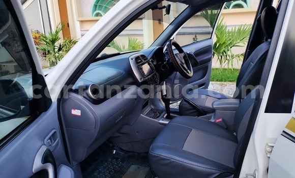 Buy Used Toyota RAV4 White Car in Dar es Salaam in Dar es Salaam Buy Used Toyota RAV4 White Car in Dar es Salaam in Dar es Salaam