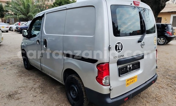 Nunua Ilio tumika Nissan NV200 Fedha Gari ndani ya Dar es Salaam nchini Dar es Salaam Nunua Ilio tumika Nissan NV200 Fedha Gari ndani ya Dar es Salaam nchini Dar es Salaam