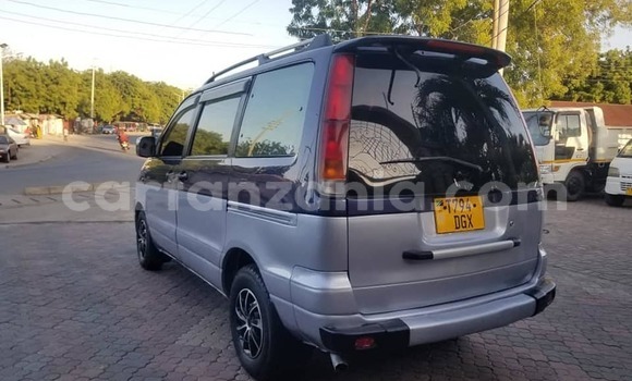 Nunua Ilio tumika Toyota Noah Bluu Gari ndani ya Dar es Salaam nchini Dar es Salaam Nunua Ilio tumika Toyota Noah Bluu Gari ndani ya Dar es Salaam nchini Dar es Salaam
