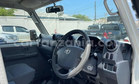 Nunua Ilio tumika Toyota Land Cruiser Nyeupe Gari ndani ya Dar es Salaam nchini Dar es Salaam Nunua Ilio tumika Toyota Land Cruiser Nyeupe Gari ndani ya Dar es Salaam nchini Dar es Salaam