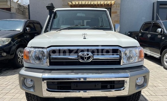 Nunua Ilio tumika Toyota Land Cruiser Nyeupe Gari ndani ya Dar es Salaam nchini Dar es Salaam Nunua Ilio tumika Toyota Land Cruiser Nyeupe Gari ndani ya Dar es Salaam nchini Dar es Salaam