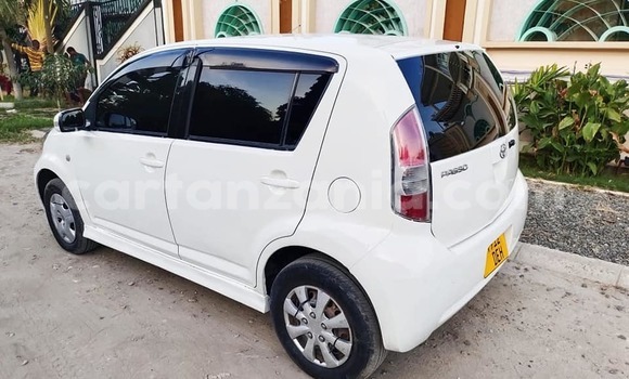 Nunua Ilio tumika Toyota Passo Nyeupe Gari ndani ya Dar es Salaam nchini Dar es Salaam