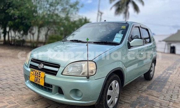 Nunua Ilio tumika Suzuki Swift Bluu Gari ndani ya Dar es Salaam nchini Dar es Salaam