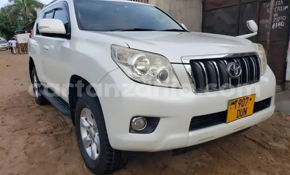 Nunua Ilio tumika Toyota Land Cruiser Prado Nyeupe Gari ndani ya Dar es Salaam nchini Dar es Salaam