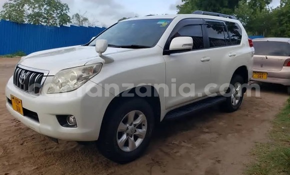 Nunua Ilio tumika Toyota Land Cruiser Prado Nyeupe Gari ndani ya Dar es Salaam nchini Dar es Salaam Nunua Ilio tumika Toyota Land Cruiser Prado Nyeupe Gari ndani ya Dar es Salaam nchini Dar es Salaam