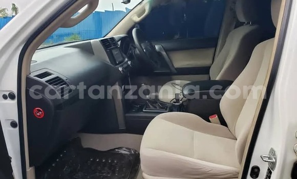 Nunua Ilio tumika Toyota Land Cruiser Prado Nyeupe Gari ndani ya Dar es Salaam nchini Dar es Salaam Nunua Ilio tumika Toyota Land Cruiser Prado Nyeupe Gari ndani ya Dar es Salaam nchini Dar es Salaam