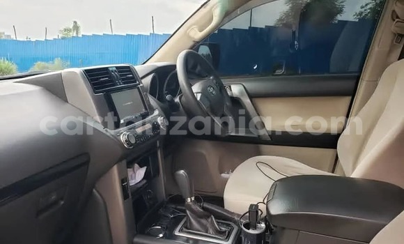 Nunua Ilio tumika Toyota Land Cruiser Prado Nyeupe Gari ndani ya Dar es Salaam nchini Dar es Salaam Nunua Ilio tumika Toyota Land Cruiser Prado Nyeupe Gari ndani ya Dar es Salaam nchini Dar es Salaam