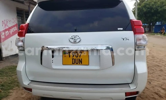 Nunua Ilio tumika Toyota Land Cruiser Prado Nyeupe Gari ndani ya Dar es Salaam nchini Dar es Salaam Nunua Ilio tumika Toyota Land Cruiser Prado Nyeupe Gari ndani ya Dar es Salaam nchini Dar es Salaam