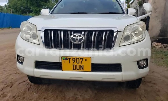 Nunua Ilio tumika Toyota Land Cruiser Prado Nyeupe Gari ndani ya Dar es Salaam nchini Dar es Salaam Nunua Ilio tumika Toyota Land Cruiser Prado Nyeupe Gari ndani ya Dar es Salaam nchini Dar es Salaam