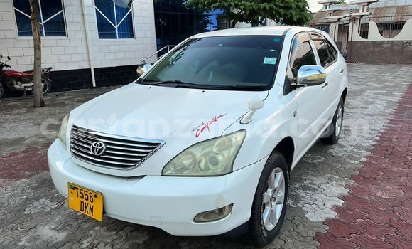 Buy Used Toyota Harrier White Car in Dar es Salaam in Dar es Salaam