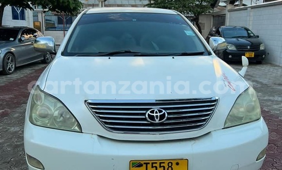 Buy Used Toyota Harrier White Car in Dar es Salaam in Dar es Salaam