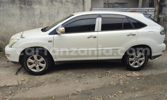 Buy Used Toyota Harrier White Car in Dar es Salaam in Dar es Salaam