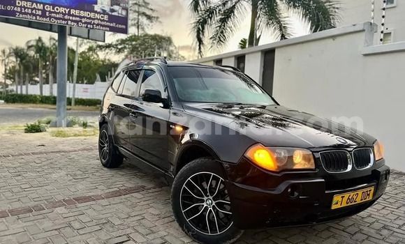 Nunua Ilio tumika BMW X3 Nyeusi Gari ndani ya Dar es Salaam nchini Dar es Salaam