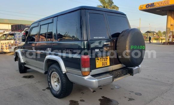 Nunua Ilio tumika Toyota Land Cruiser Nyeusi Gari ndani ya Dar es Salaam nchini Dar es Salaam Nunua Ilio tumika Toyota Land Cruiser Nyeusi Gari ndani ya Dar es Salaam nchini Dar es Salaam